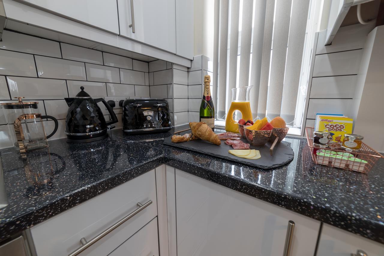London Heathrow Serviced Apartments Ashford  Exterior photo