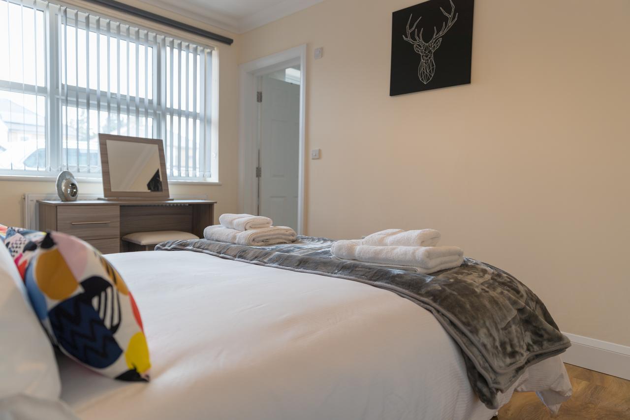 London Heathrow Serviced Apartments Ashford  Exterior photo