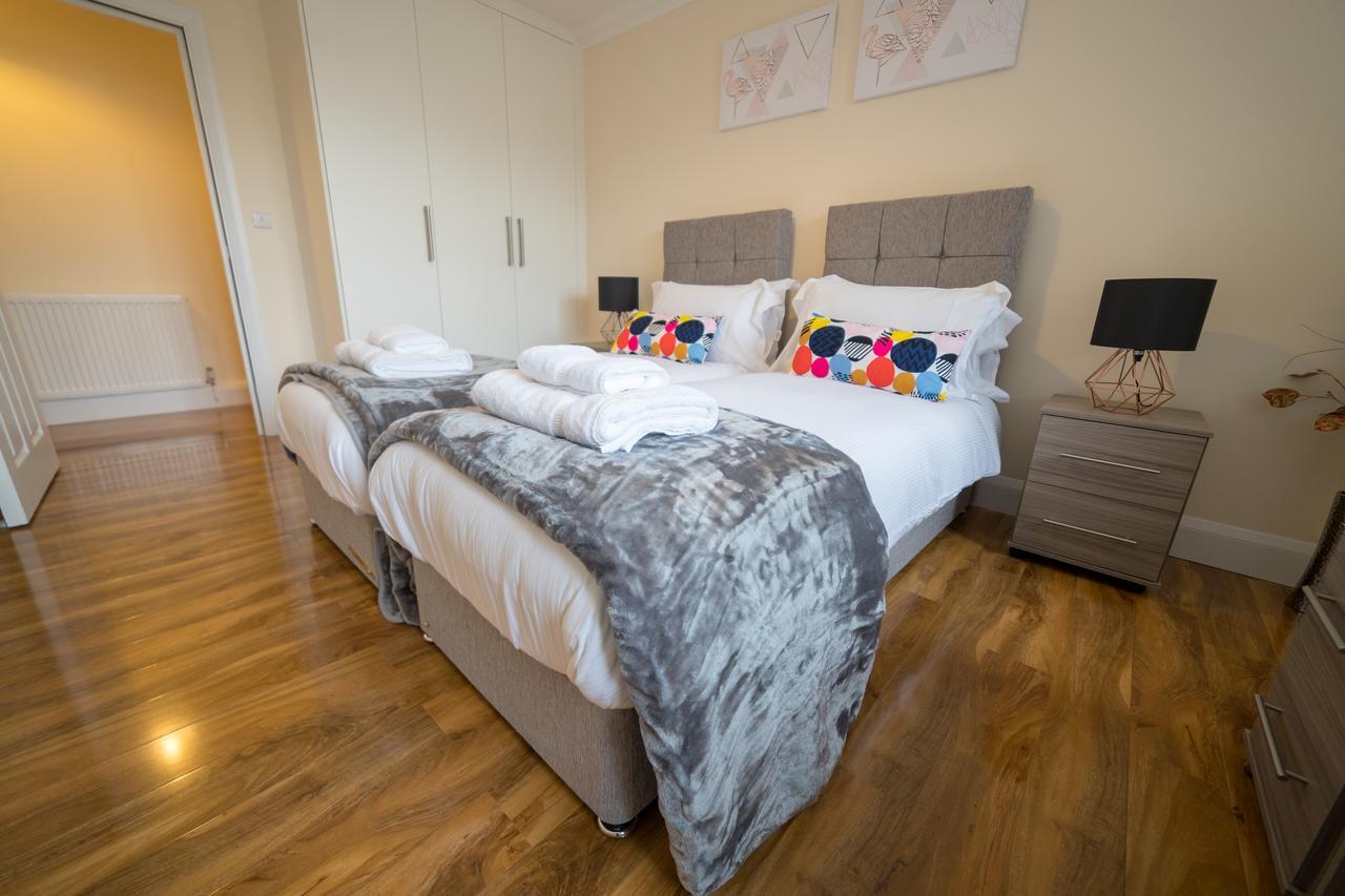 London Heathrow Serviced Apartments Ashford  Exterior photo